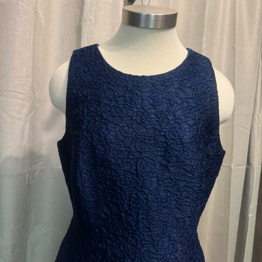 *NEW* HALSTON Heritage Indigo Floral
Jacquard Sleeveless High/Low Cocktail Dress - Picture 7 of 13
